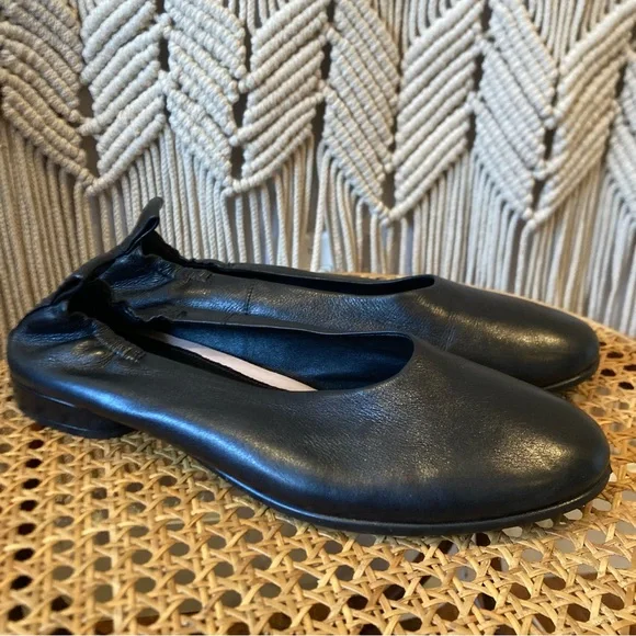 Ecco Leather Slipper Shoes - Picture 1 of 8